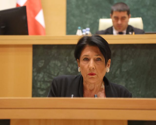 Парламент Грузии не смог отстранить от должности президента Саломе Зурабишвили
