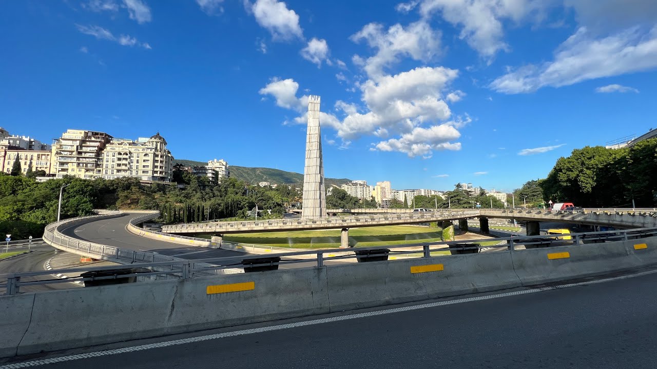 Мэр Тбилиси заявил о начале восстановительных работ на площади Героев