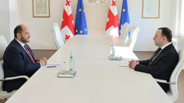 Глава аппарата премьер - министра Армении встретился с премьер - министром Грузии