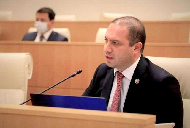 В Грузии стажировка на государственной службе станет оплачиваемой