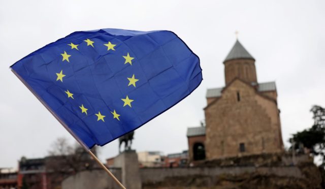 В Тбилиси прошла многотысячная акция за интеграцию Грузии в ЕС