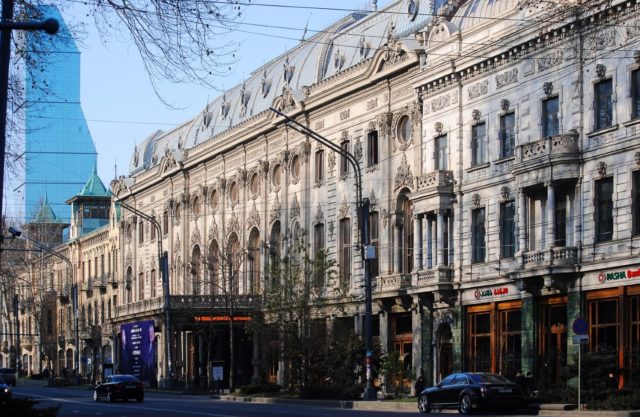 Тбилисский фонд развития объявил тендеры на ремонт зданий на проспекте Руставели