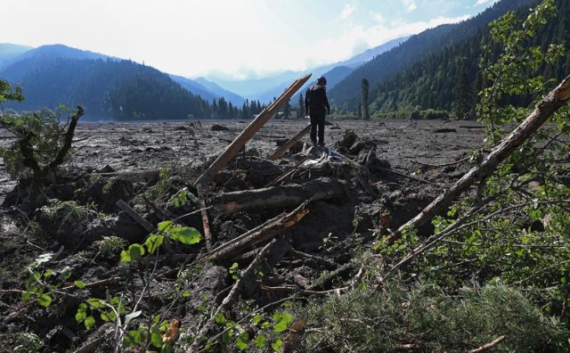 В Грузии геологи изучают активировавшиеся оползни