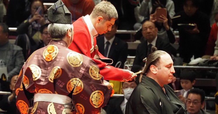 Сумоист Леван Гиоргадзе (Тотиносин Цуёси) завершил карьеру