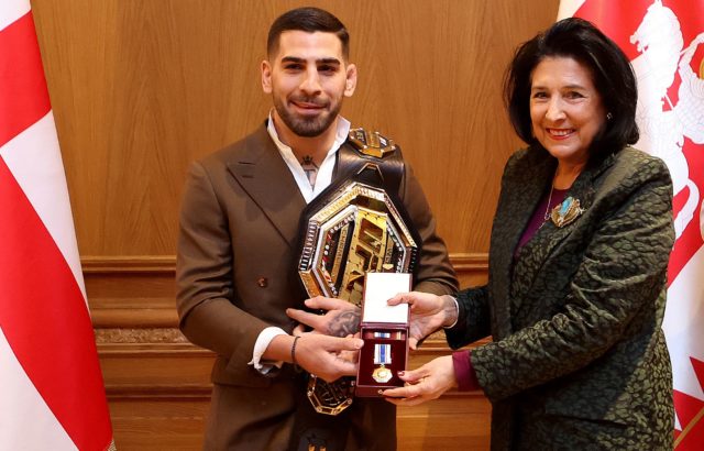 Президент Грузии наградила Орденом чести чемпиона UFC Илью Топурия