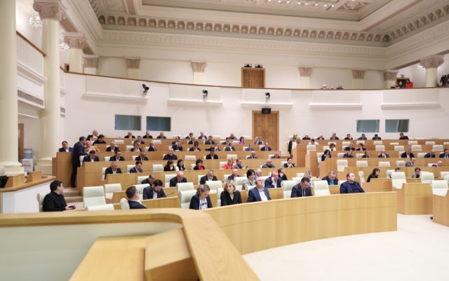 Парламент Грузии утвердил поправки в Налоговый кодекс