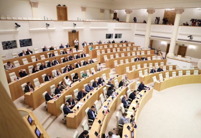 Парламент Грузии преодолел вето президента на законопроект о льготах при выводе средств из офшоров