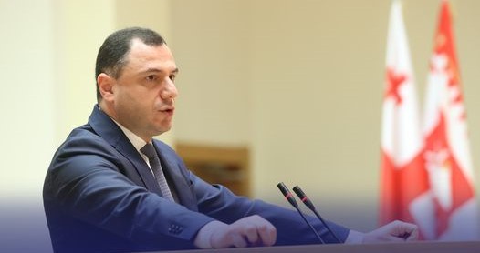 В Грузии с 1 июля зарплата всех статусных учителей публичных школ увеличится в среднем на 500 лари