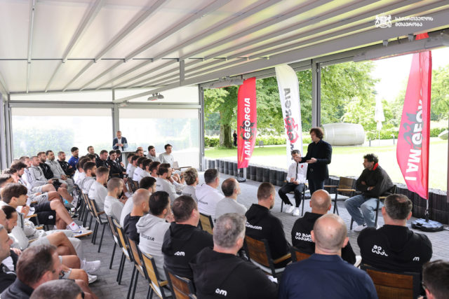 Ираклий Кобахидзе и Каха Каладзе в Германии встретились с игроками сборной Грузии по футболу