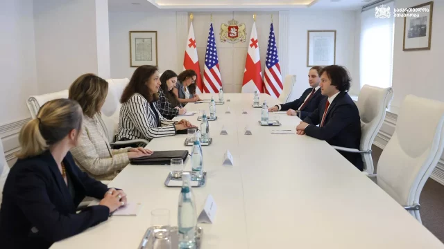 Кобахидзе встретился с заместителем госсекретаря США Узрой Зеей