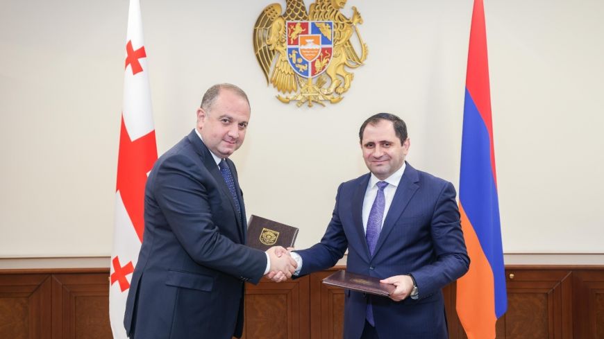 Министр обороны Армении прибыл с официальным визитом в Грузию