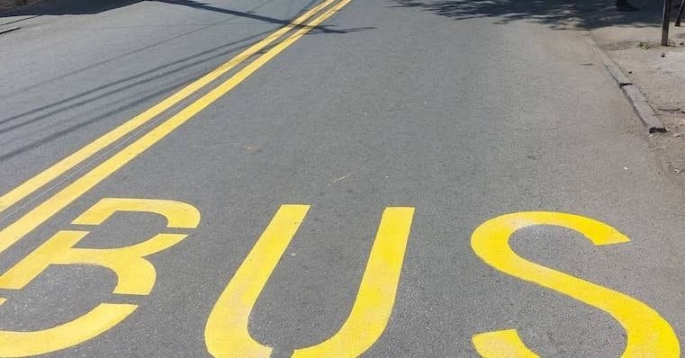 В Тбилиси с 1 сентября передвижение на мопедах или мотоциклах будет допустимо по автобусной полосе