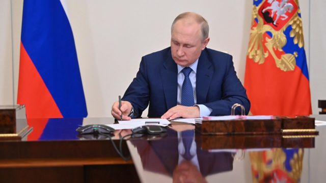 Путин расширил безвизовый режим для граждан Грузии