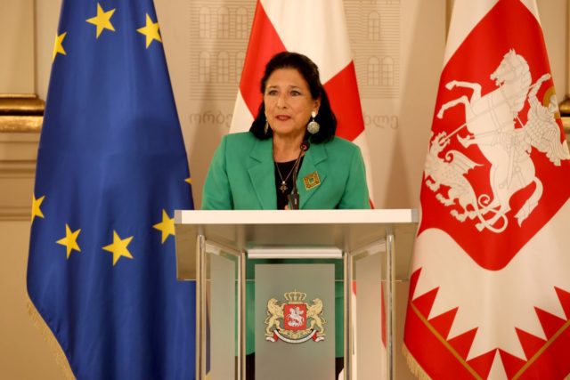 Зурабишвили представит «техническое» правительство Грузии до парламентских выборов