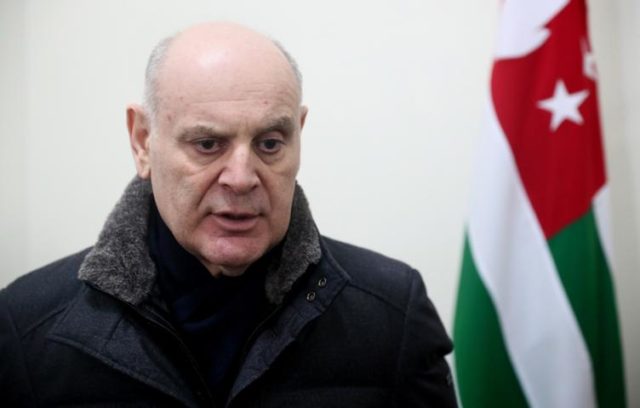 Абхазский президент Аслан Бжания не отозвал законопроект, из-за которого начались протесты