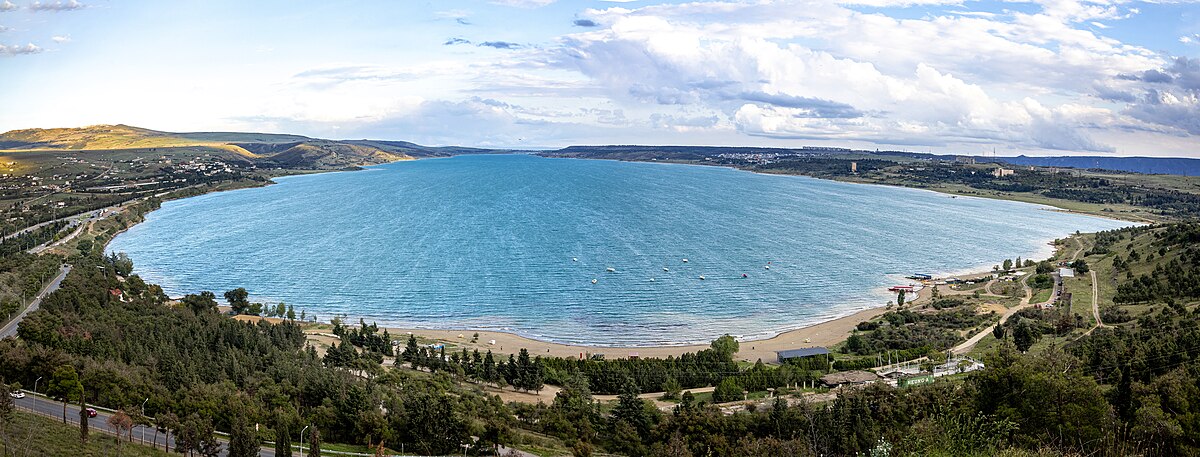 Мэрия планирует привести в порядок береговую линию Тбилисского моря