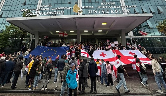 Акции протеста студентов и оппозиции в Батуми и Тбилиси