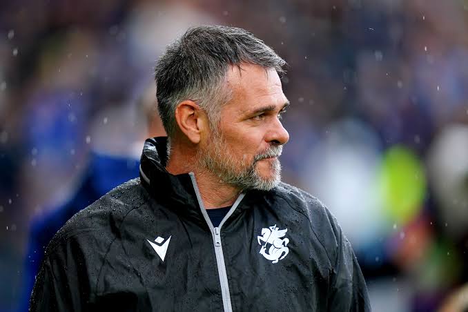 тренер сборной Грузии по футболу Вилли Саньоли номинирован на звание лучшего тренера среди национальных команд по итогам 2024 года Международной федерацией футбольной истории и статистики (IFFHS). Выдвижение главного тренера сборной Грузии на столь престижный титул неслучайно. Саньоль добился успеха в сборной, которая летом впервые сыграла на большом футбольном турнире Евро-2024 в Германии и добралась до 1/8 финала, где проиграла будущим чемпионам, сборной Испании. Сборная Грузии вошла в 16 лучшим команд континента. yasno.live РЕКЛАМА Под руководством Саньоля грузинская команда выиграла свою группу в дивизионе С Лиги наций, затем обыграла сборные Люксембурга и Греции в плей-офф и вышла в финальную стадию чемпионата Европы. Кроме того, с текущего сезона национальная команда играет в дивизионе В. Мамардашвили – седьмой в списке лучших вратарей 2024 года >> Среди номинантов в мужской категории такие известные имена, как Луис де ла Фуэнте (Испания), Гарет Саутгейт (Великобритания), Дидье Дешам (Франция), Рональд Куман (Нидерланды), Винченцо Монтелла (Италия, тренер сборной Турции), Фернандо Батиста (Аргентина, тренер сборной Венесуэлы). Французский специалист возглавил сборную Грузии в феврале 2021 года. Дебютный матч в новой сборной состоялся 25 марта. Грузия сыграла в гостях против Швеции в рамках квалификации на чемпионат мира и уступила со счетом 0:1. Единственный гол забил Классон с подачи легендарного Златана Ибрагимовича. До конца года Вилли Саньоль должен принять решение, останется ли он в сборной Грузии или не станет продлевать контракт.