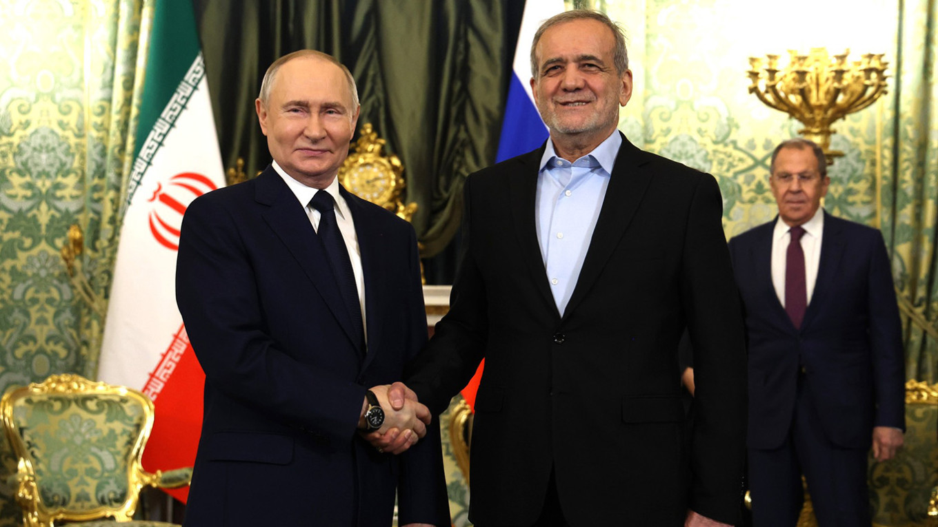 Владимир Путин подписал договор о стратегическом партнерстве с Ираном