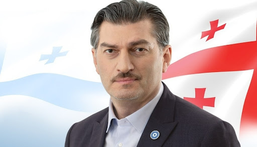 Михаил Кавелашвили, шестой президент Грузии, избранный коллегией выборщиков, помиловал 613 осужденных, исходя из «принципа гуманизма».