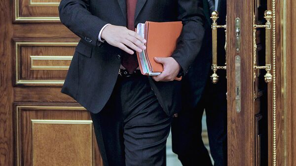 "Мечта" упрощает назначение чиновников и ограничивает им иностранное финансирование