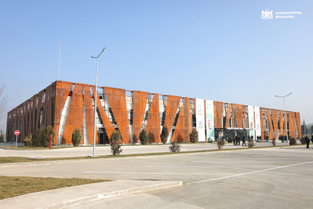 В Тбилиси открыт Ледовый дворец