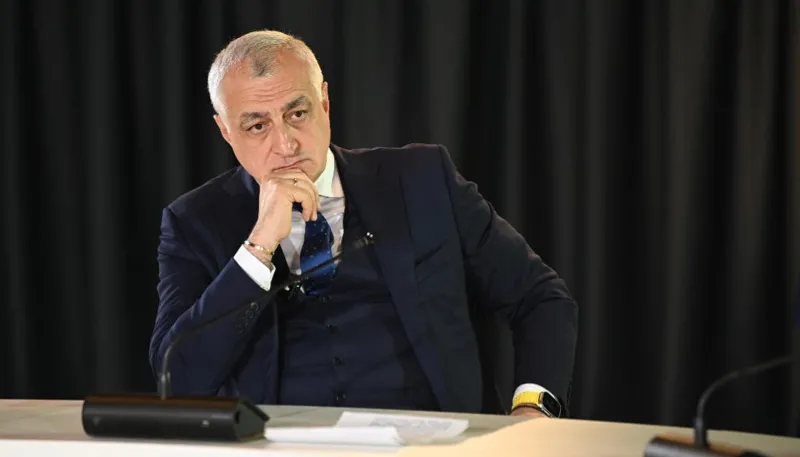 Мамука Хазарадзе: остаешься в парламенте? Ты - российский проект Бидзины!