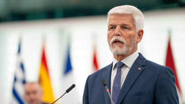 Президент Чехии заявил о готовности отправить войска в Украину после окончания войны с Россией