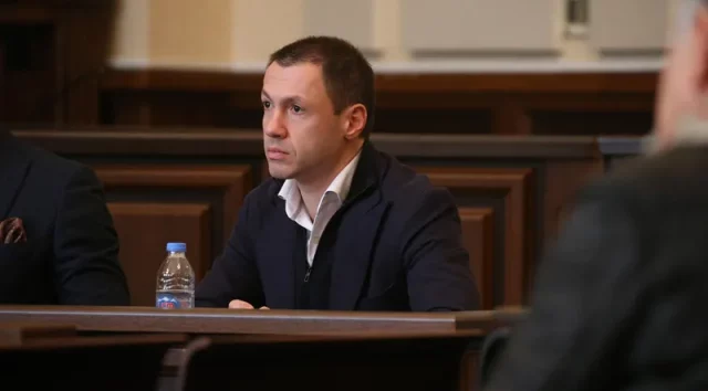 Суд арестовал счета родителей партнера Иванишвили по делу о краже биткойнов