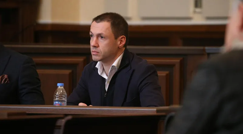 Суд арестовал счета родителей партнера Иванишвили по делу о краже биткойнов