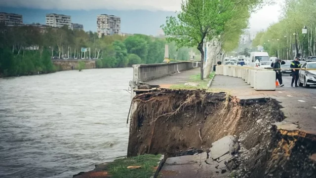 В Тбилиси восстановление обрушившейся набережной обойдется в 5 млн лари