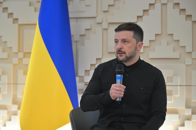 Зеленский дал пресс-конференцию о переговорах в Стамбуле и отказе Путина в них участвовать