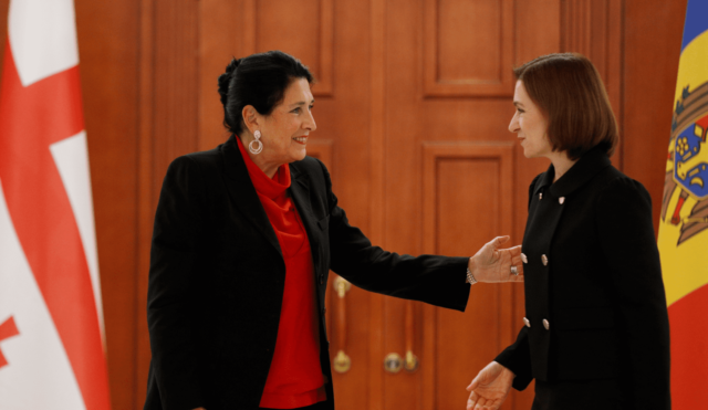 Президент Молдовы Майя Санду наградила Зурабишвили Орденом Республики