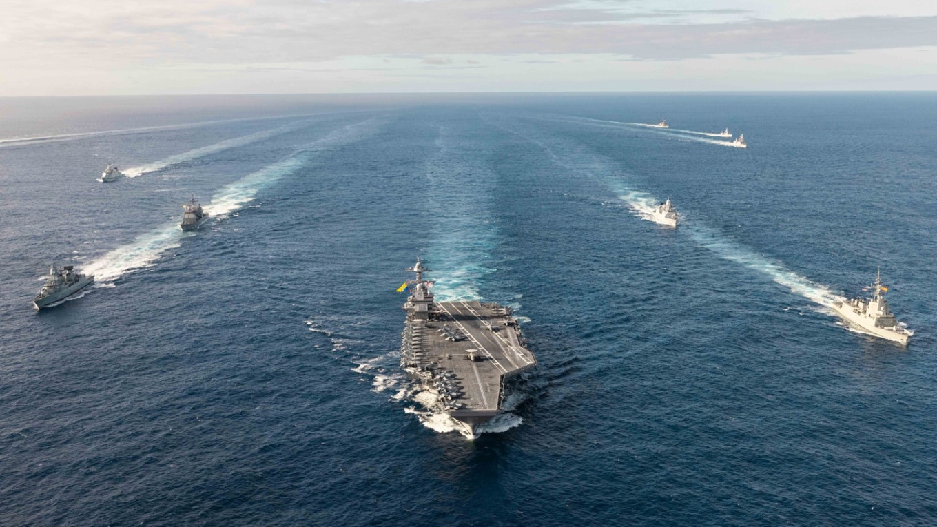 США отправили третий авианосец на Ближний Восток