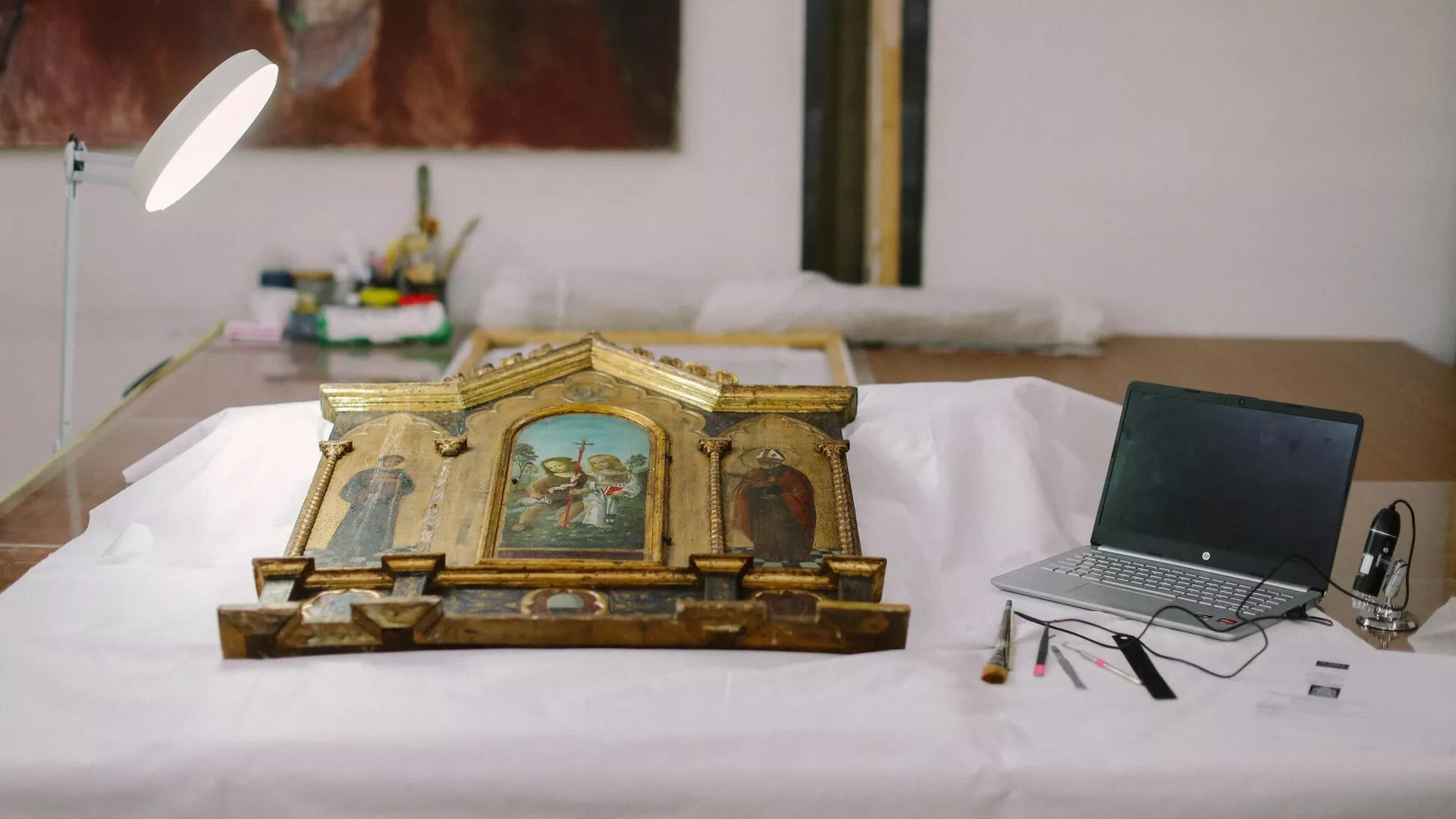 В Грузию возвращен позолоченный триптих XVI века