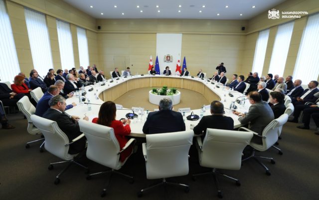 Меры по борьбе с коррупцией и экономику обсудил Кобахидзе на встрече с бизнесменами