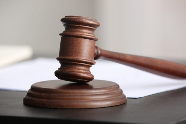 Мошенничество особо крупном размере - 9 лет лишения свободы