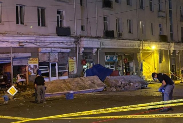 В Тбилиси вблизи Вокзальной площади обрушилась часть здания – один человек погиб