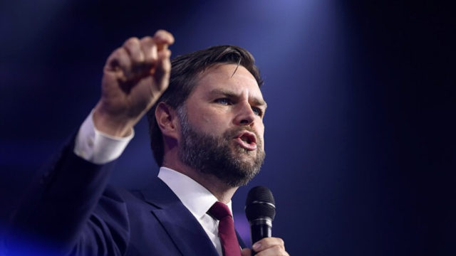 Джей Ди Вэнс заявил, что Трампу нужно еще 6 месяцев, чтобы убедить Путина остановить войну