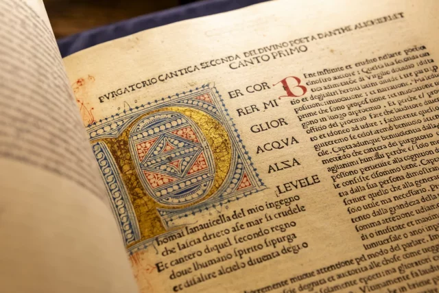 Национальная библиотека Грузии приобретает редчайшее издание «Божественной комедии»