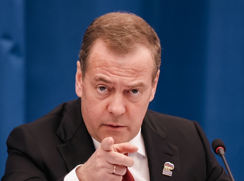 Трамп ответил на угрозы Медведева