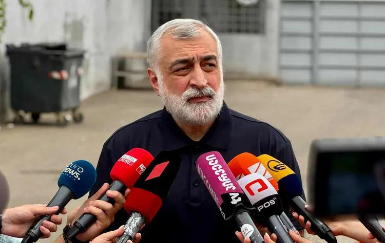 После выхода из тюрьмы Хазарадзе и Джапаридзе подтвердили своё участие в выборах 4 октября