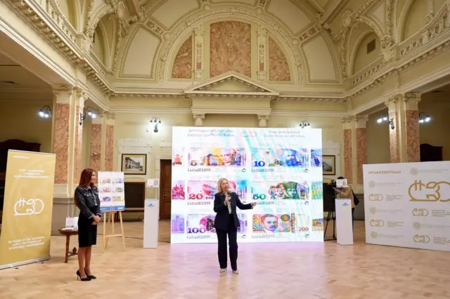 2 октября день рождения национальной валюты Грузии - лари