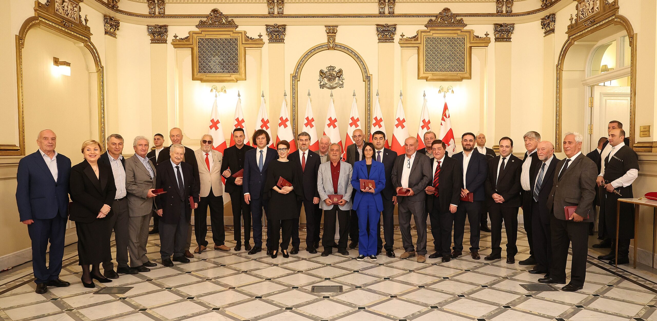 Михаил Кавелашвили наградил представителей сферы культуры орденами Чести и Сияния