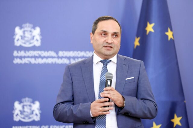 Минобразования Грузии: учителя государственных школ имеют право заниматься репетиторством
