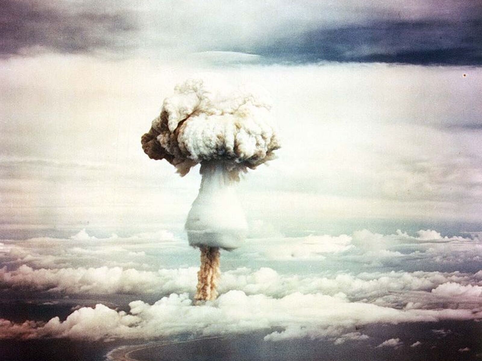 Трамп подтвердил планы США возобновить ядерные испытания 