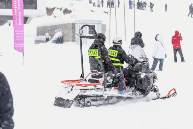 Лыжные патрули МВД Грузии начали работу на горнолыжных курортах Бакуриани и Гудаури