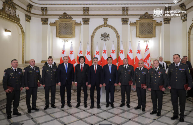 Президент Грузии вручил ордена и медали Чести военнослужащим Сил обороны страны