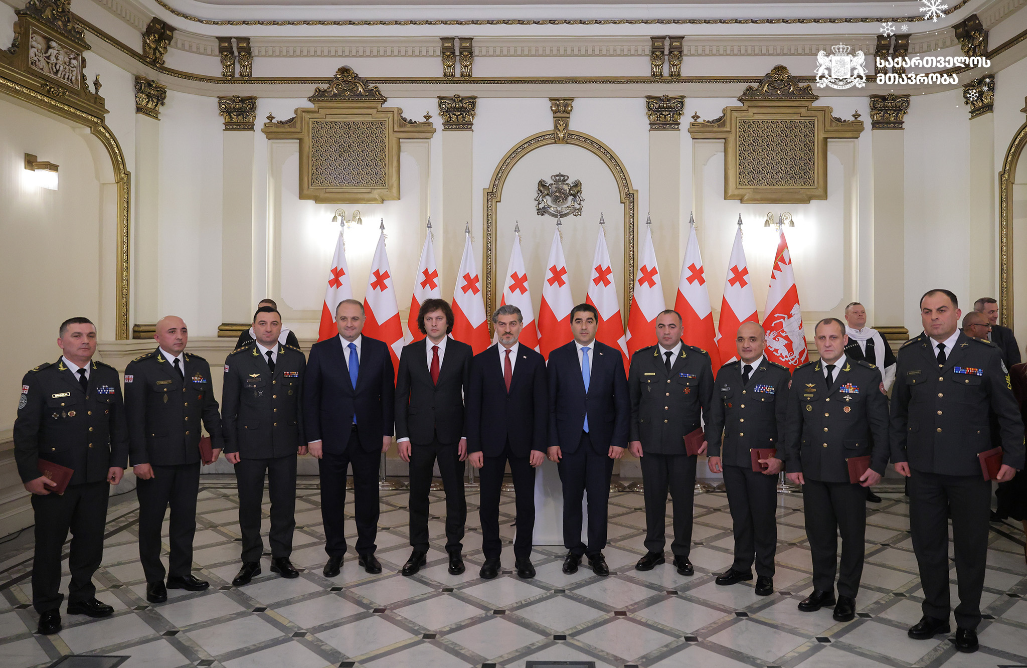 Президент Грузии вручил ордена и медали Чести военнослужащим Сил обороны страны