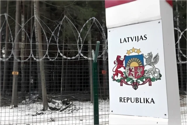 В Латвии завершено строительство забора на границе с Россией